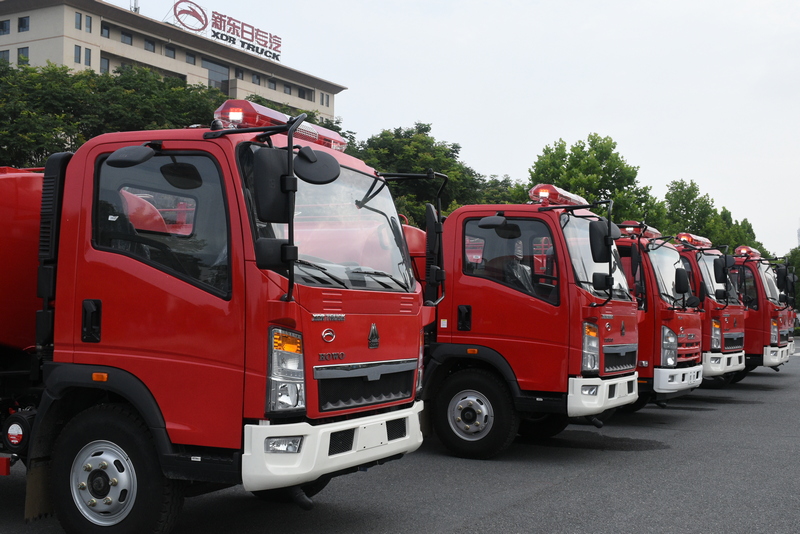 六輛重汽豪沃水罐灑水車 檢驗(yàn)合格準(zhǔn)備發(fā)車