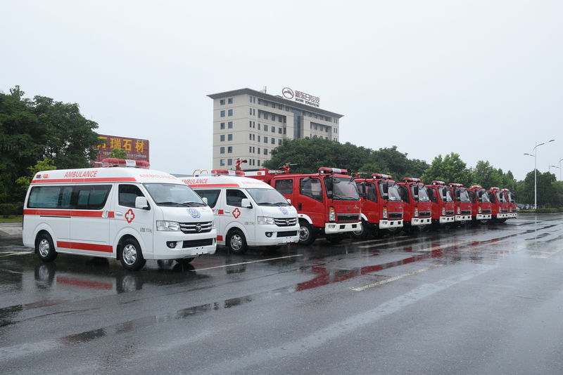 2輛福田G7救護(hù)車 10輛豪沃消防車 出口檢驗(yàn)合格準(zhǔn)備發(fā)車?yán)? class=